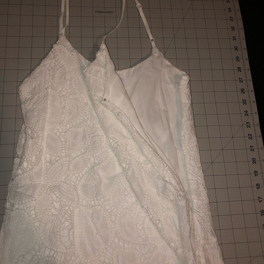 And Now This. Pattern Top. Size Large. White Color. - Picture 9 of 10